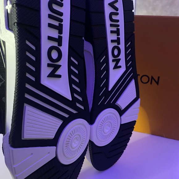 Loui Vuitton Trainers - Picture 5 of 6